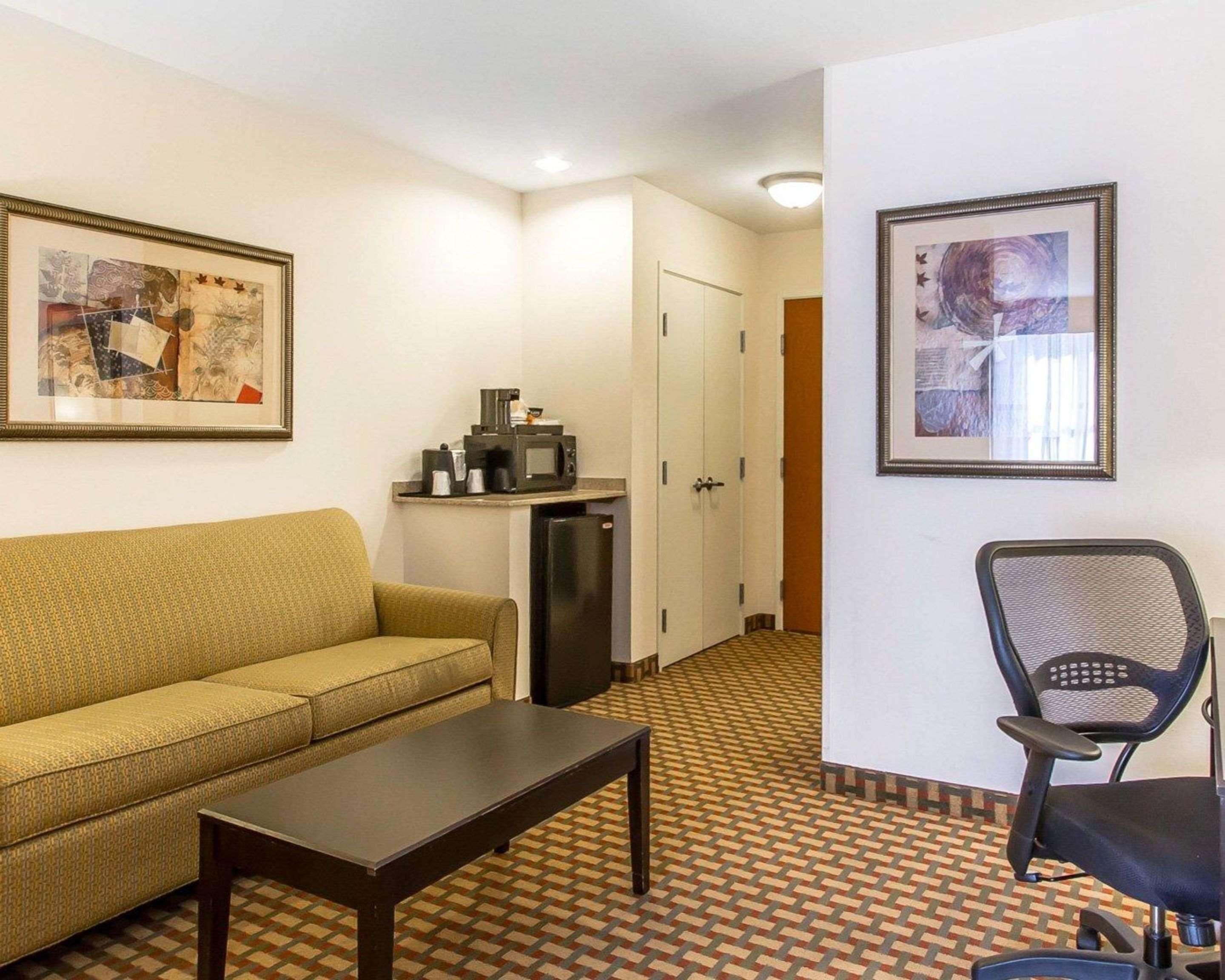 Comfort Inn & Suites Shawnee North Near I-40 Экстерьер фото
