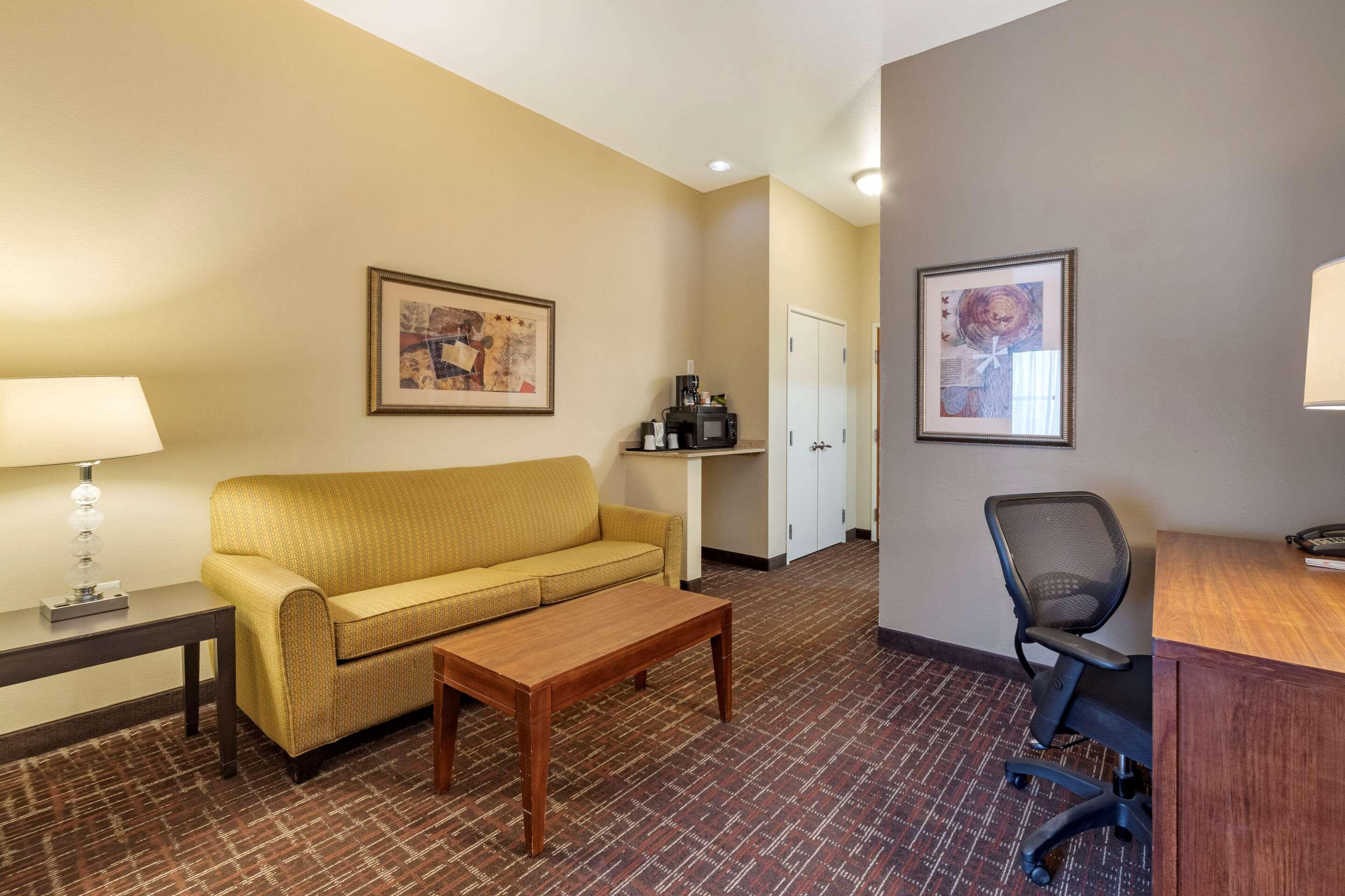 Comfort Inn & Suites Shawnee North Near I-40 Экстерьер фото