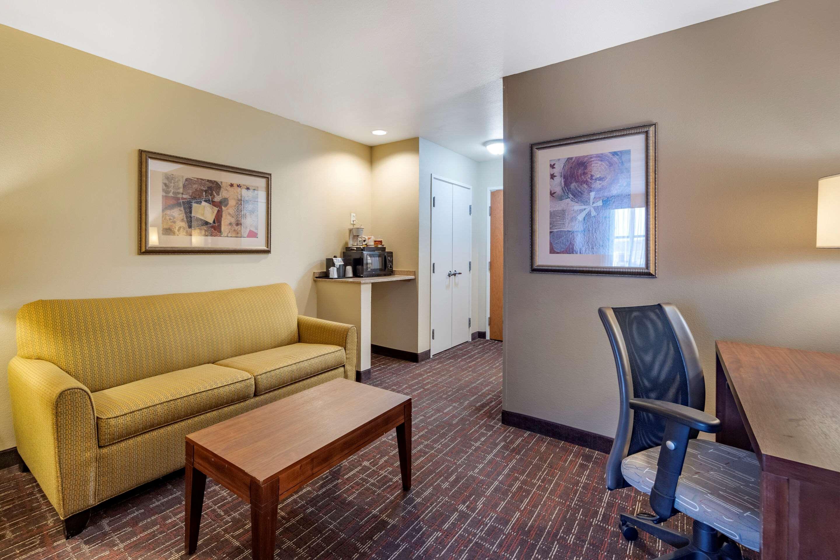 Comfort Inn & Suites Shawnee North Near I-40 Экстерьер фото