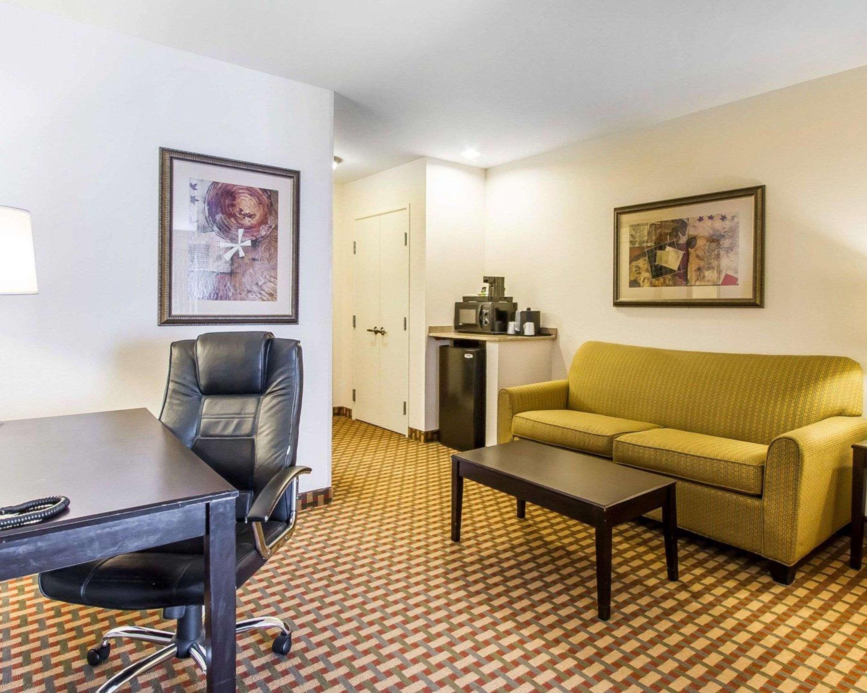 Comfort Inn & Suites Shawnee North Near I-40 Экстерьер фото