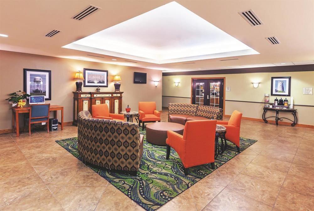 Comfort Inn & Suites Shawnee North Near I-40 Экстерьер фото