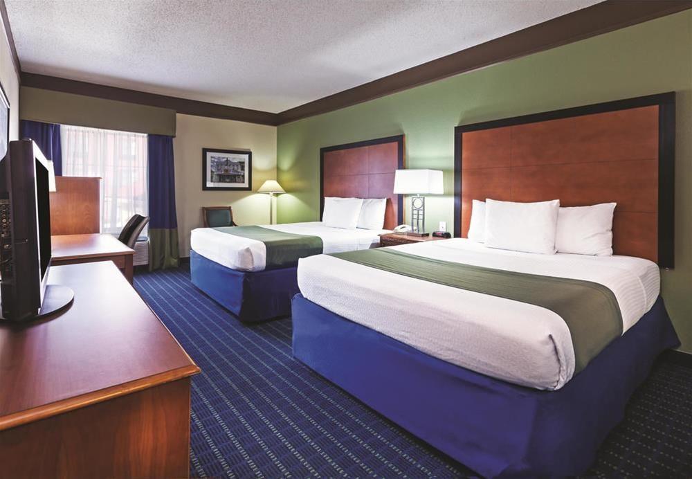 Comfort Inn & Suites Shawnee North Near I-40 Экстерьер фото