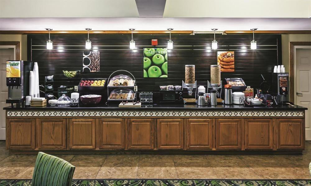 Comfort Inn & Suites Shawnee North Near I-40 Экстерьер фото