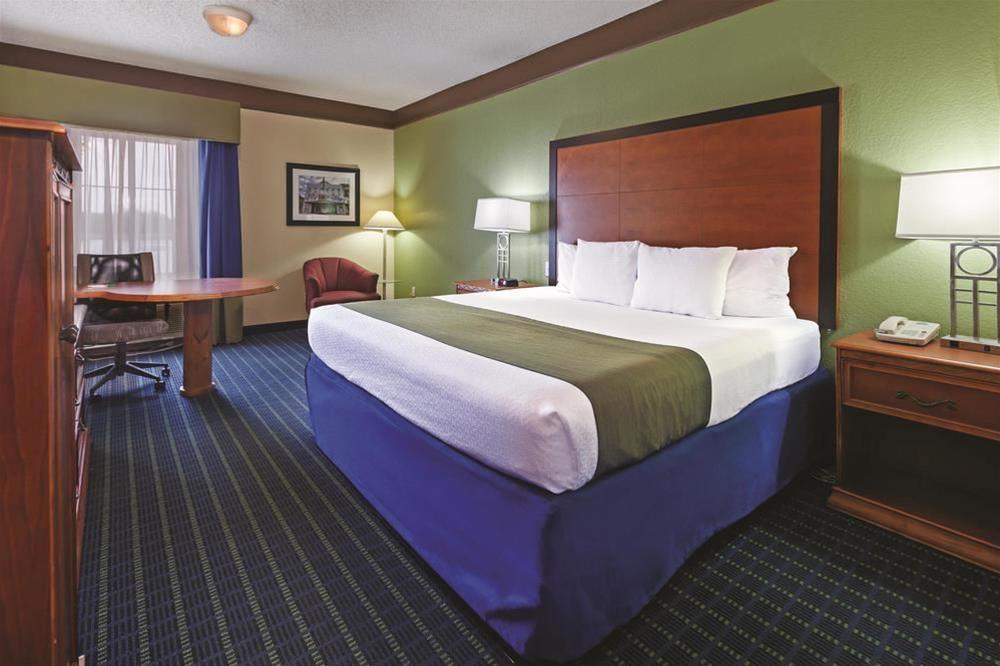 Comfort Inn & Suites Shawnee North Near I-40 Экстерьер фото