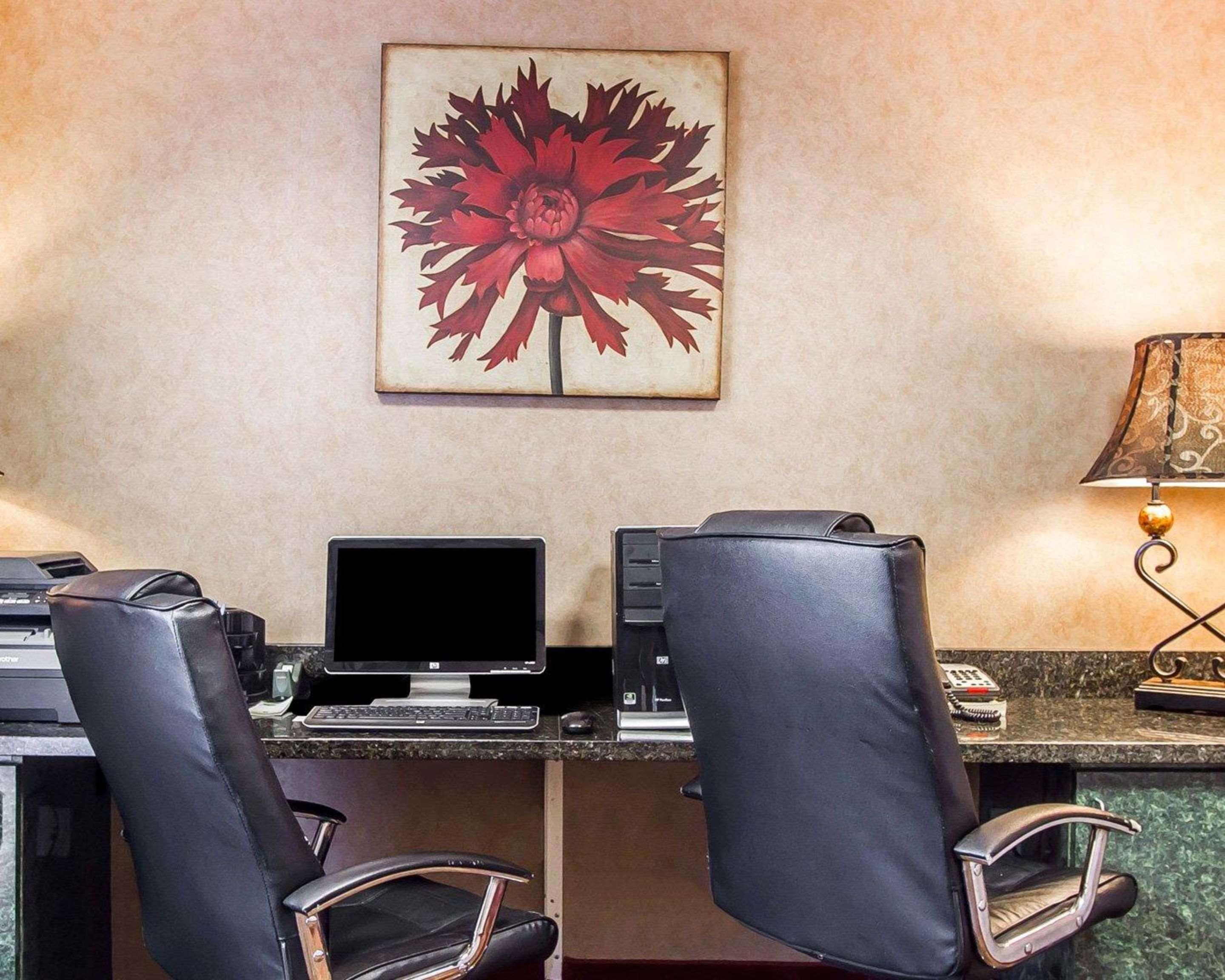 Comfort Inn & Suites Shawnee North Near I-40 Экстерьер фото
