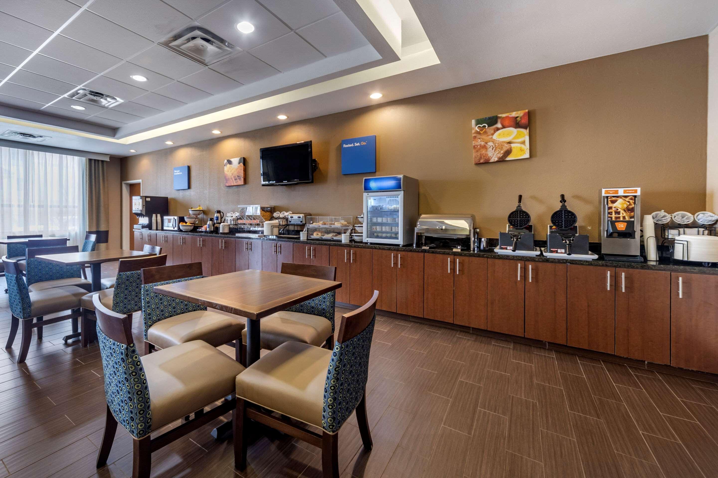 Comfort Inn & Suites Shawnee North Near I-40 Экстерьер фото