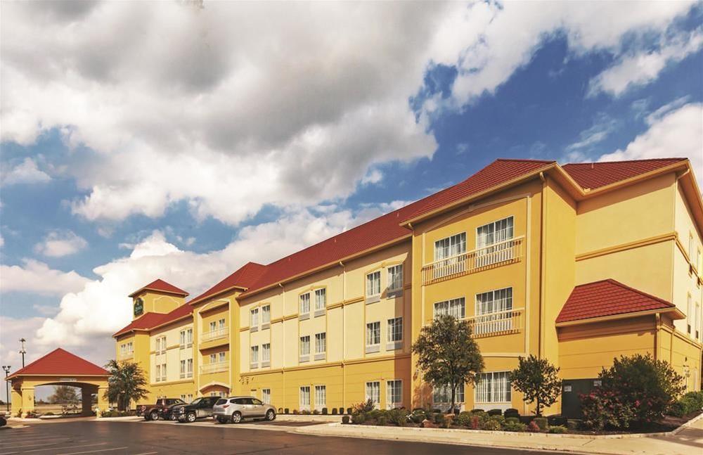 Comfort Inn & Suites Shawnee North Near I-40 Экстерьер фото