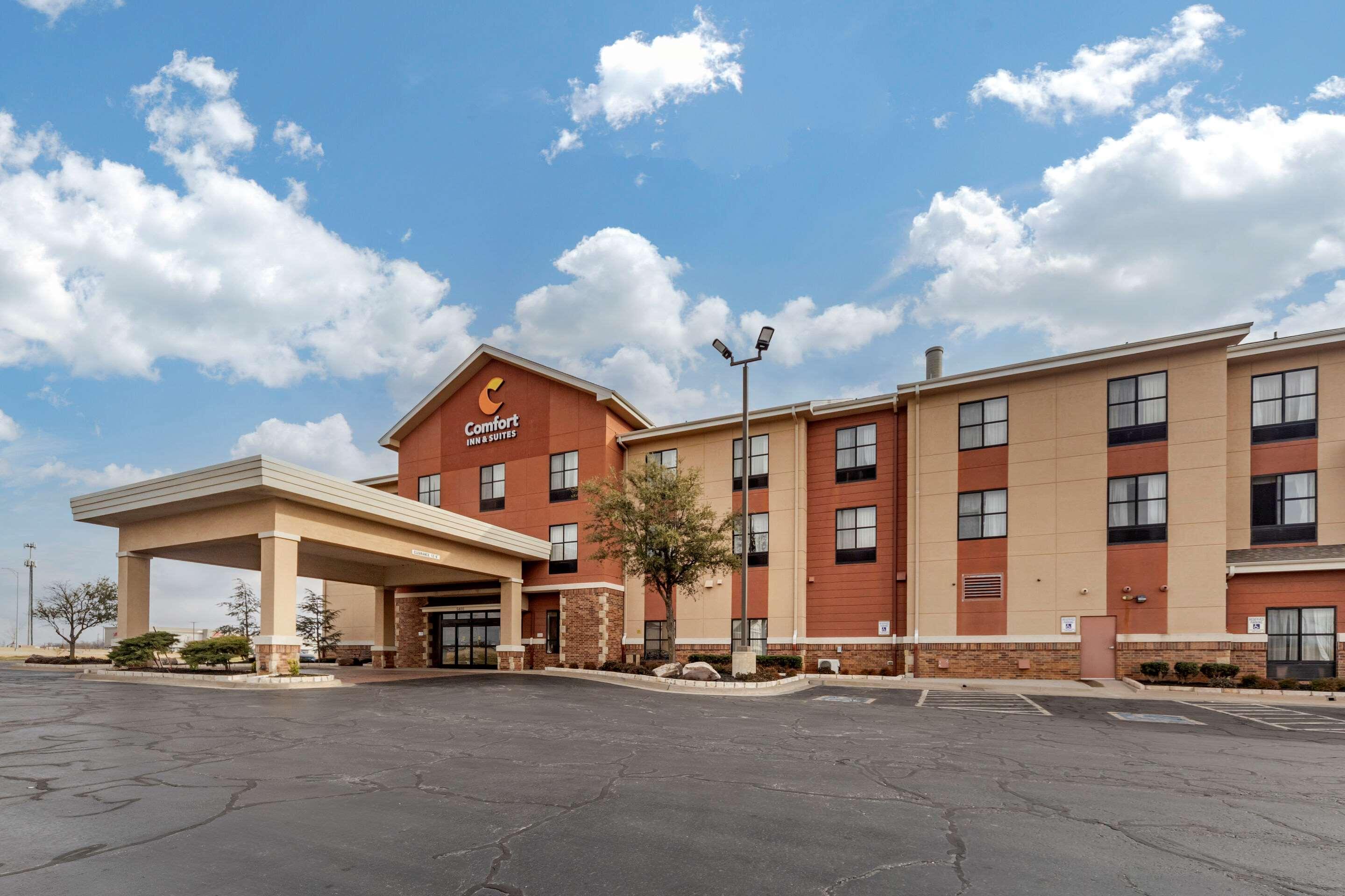Comfort Inn & Suites Shawnee North Near I-40 Экстерьер фото