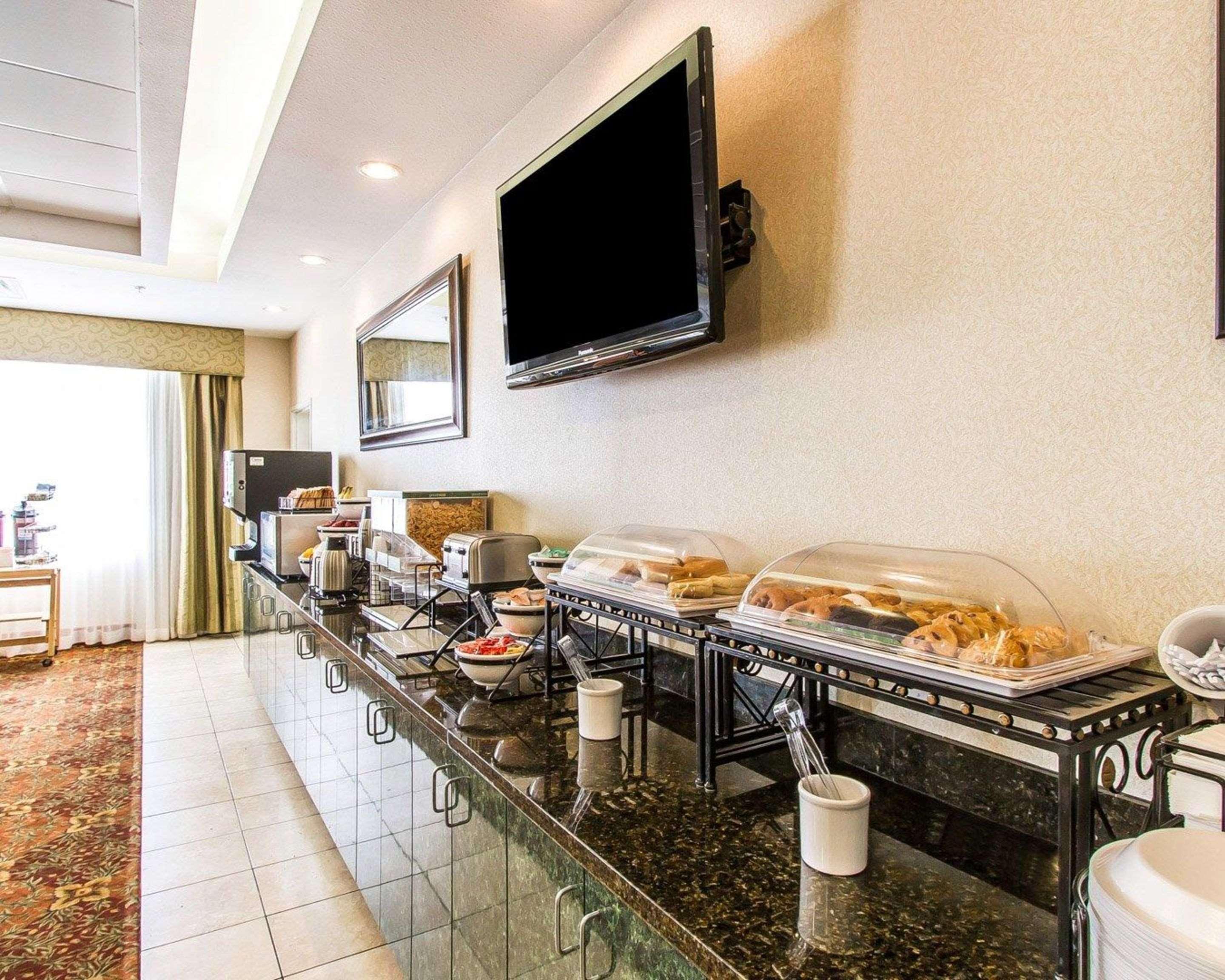 Comfort Inn & Suites Shawnee North Near I-40 Экстерьер фото