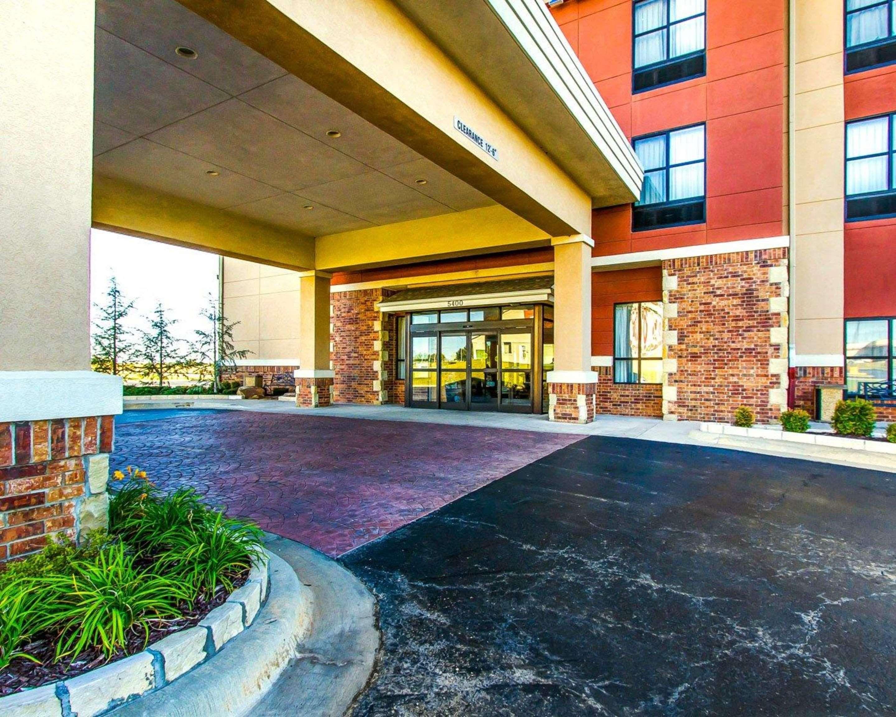 Comfort Inn & Suites Shawnee North Near I-40 Экстерьер фото