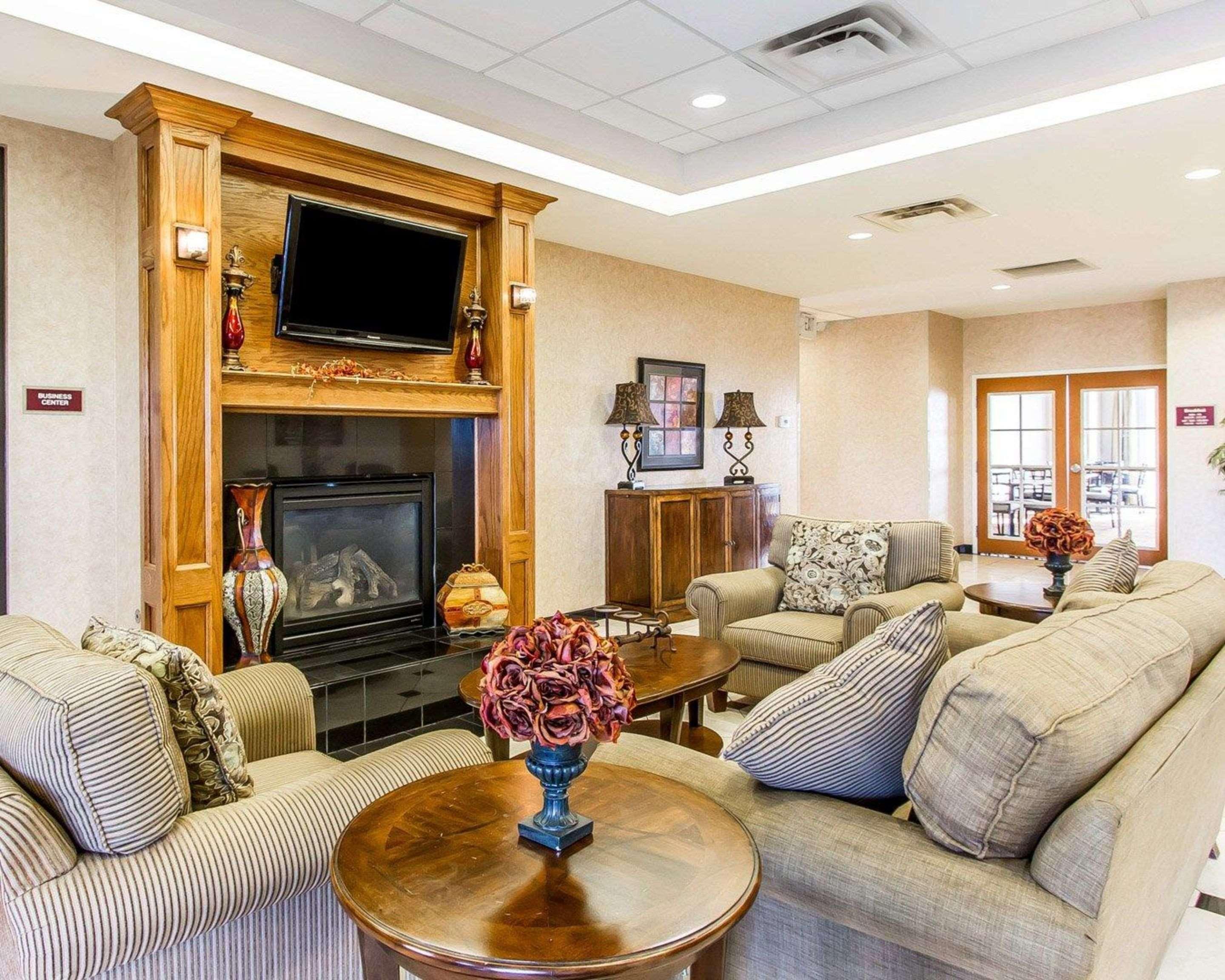 Comfort Inn & Suites Shawnee North Near I-40 Экстерьер фото