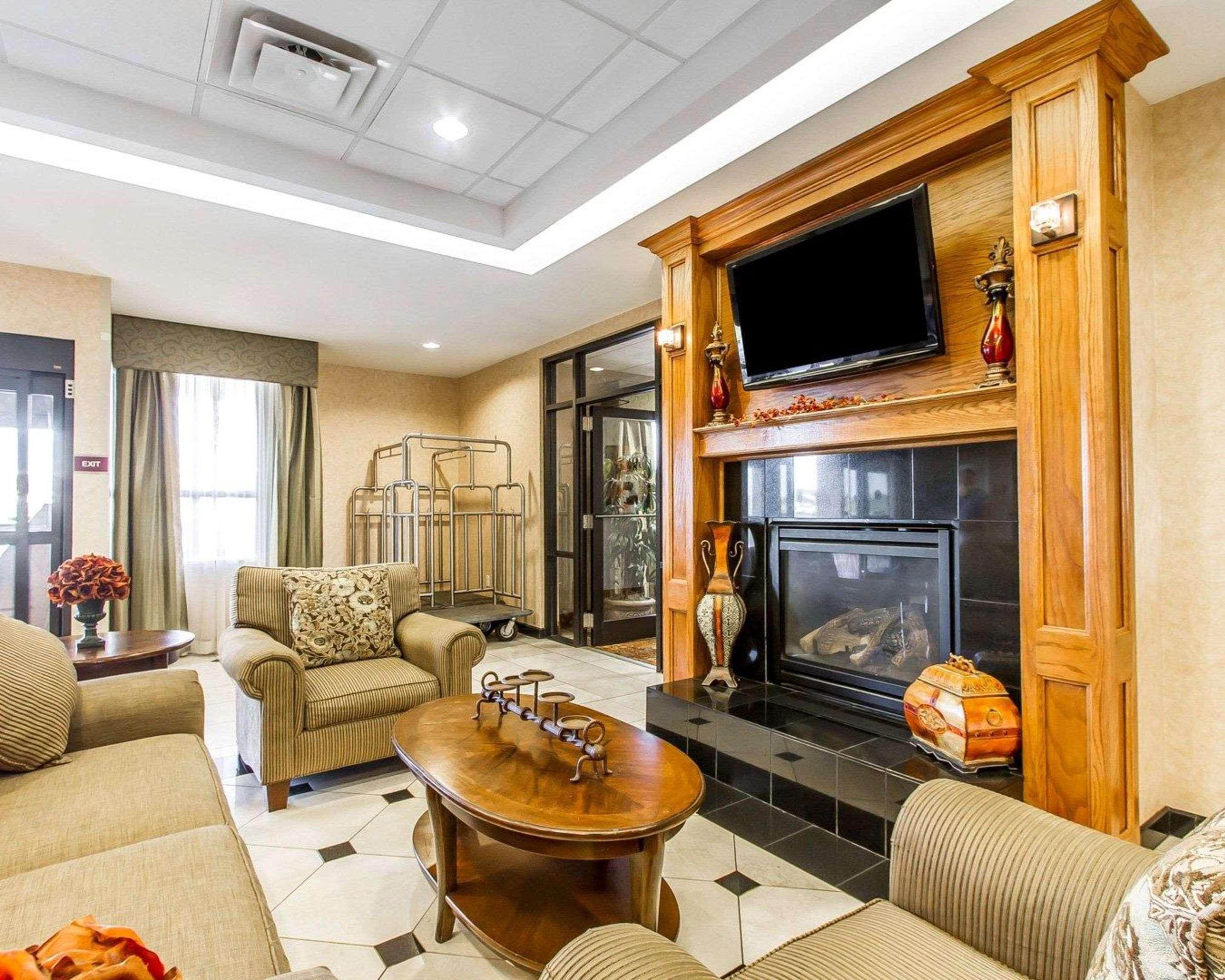 Comfort Inn & Suites Shawnee North Near I-40 Экстерьер фото